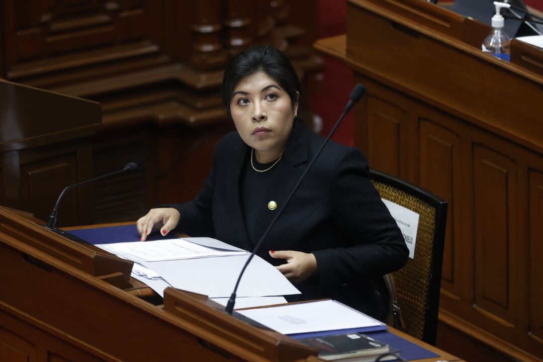 <strong>Congreso del Perú aprobó acusar por rebelión y conspiración a ex premier Betssy Chávez</strong>