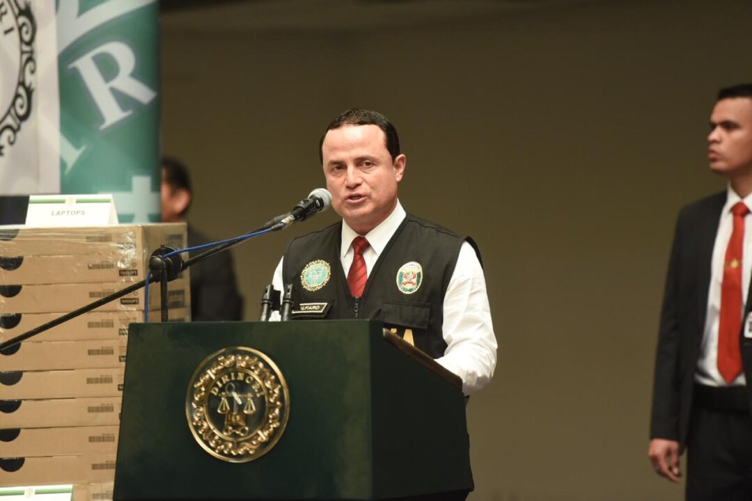 Ministerio Público del Perú allanó inmuebles del comandante general de la Policía
