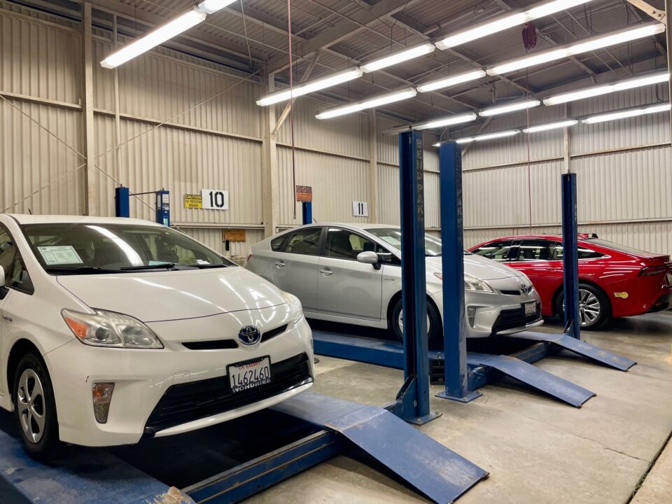 Southwestern College ofrece el primer programa con enfoque en autos híbridos y eléctricos en el condado de San Diego