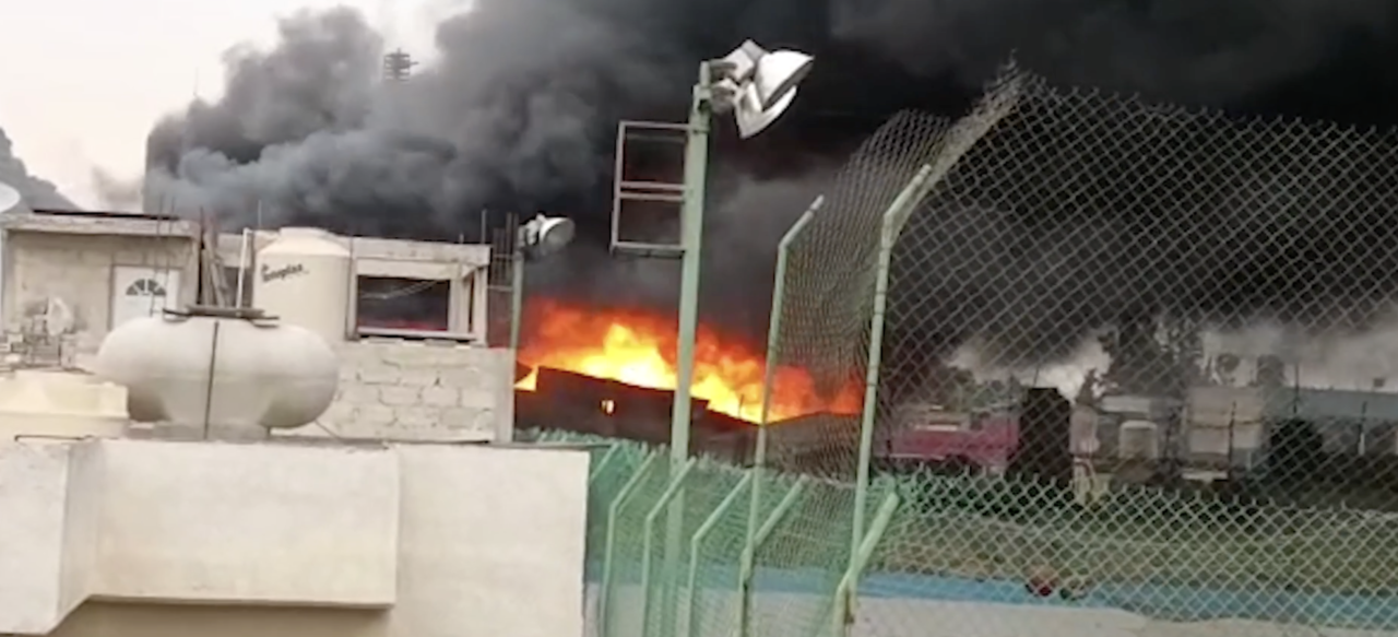 Cuerpos de emergencia se movilizan para atender fuerte incendio al oriente de la CDMX