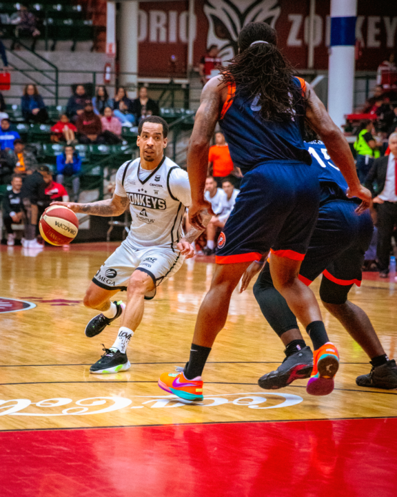 Apalea Zonkeys a Pioneros en Tijuana