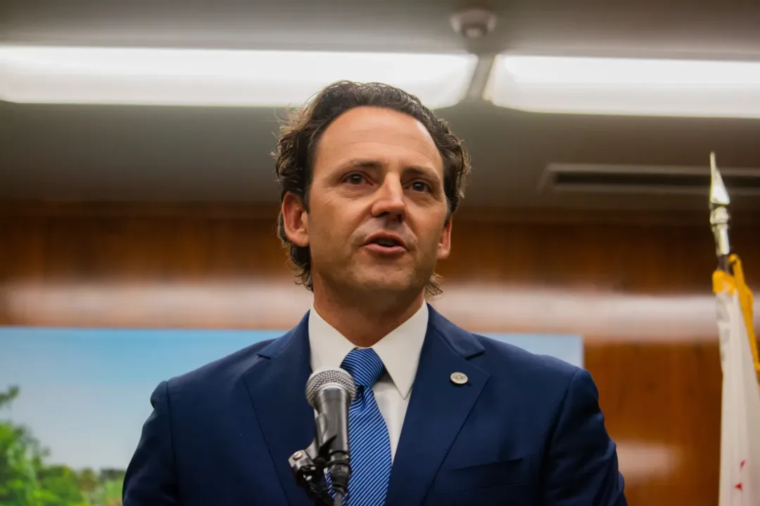 Crece la presión para que renuncie ya