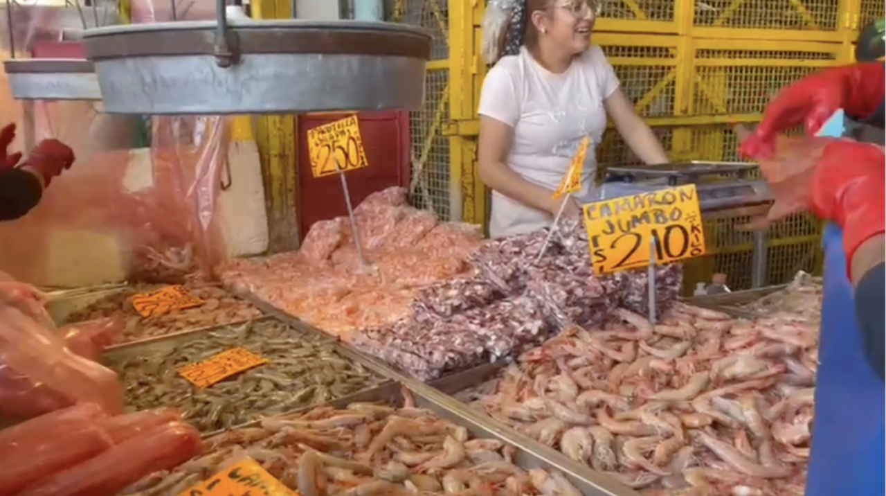 Capitalinos abarrotan mercados de pescados y mariscos por semana santa