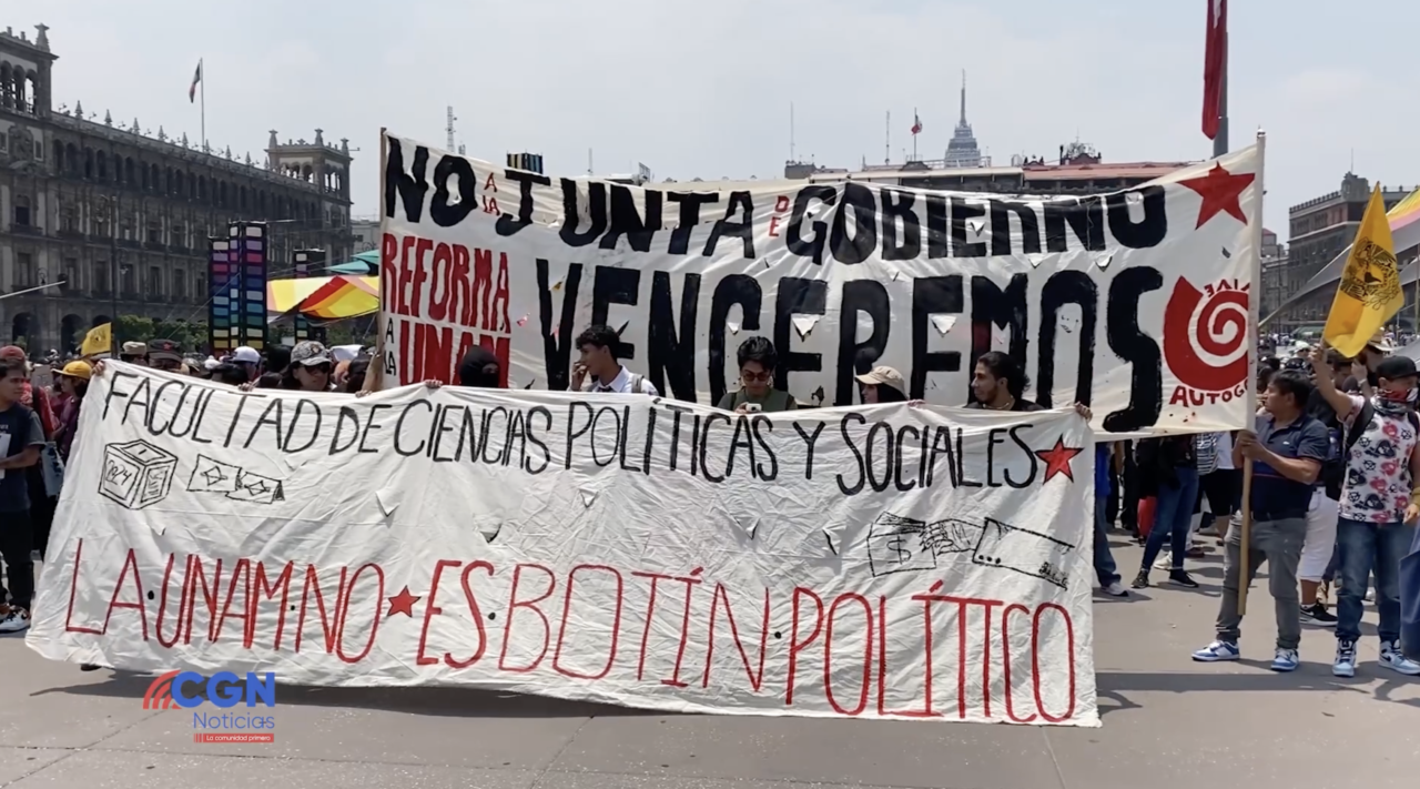 Estudiantes de la UNAM marchan en la Ciudad de México para exigir transparencia en los recursos para becas de manutención