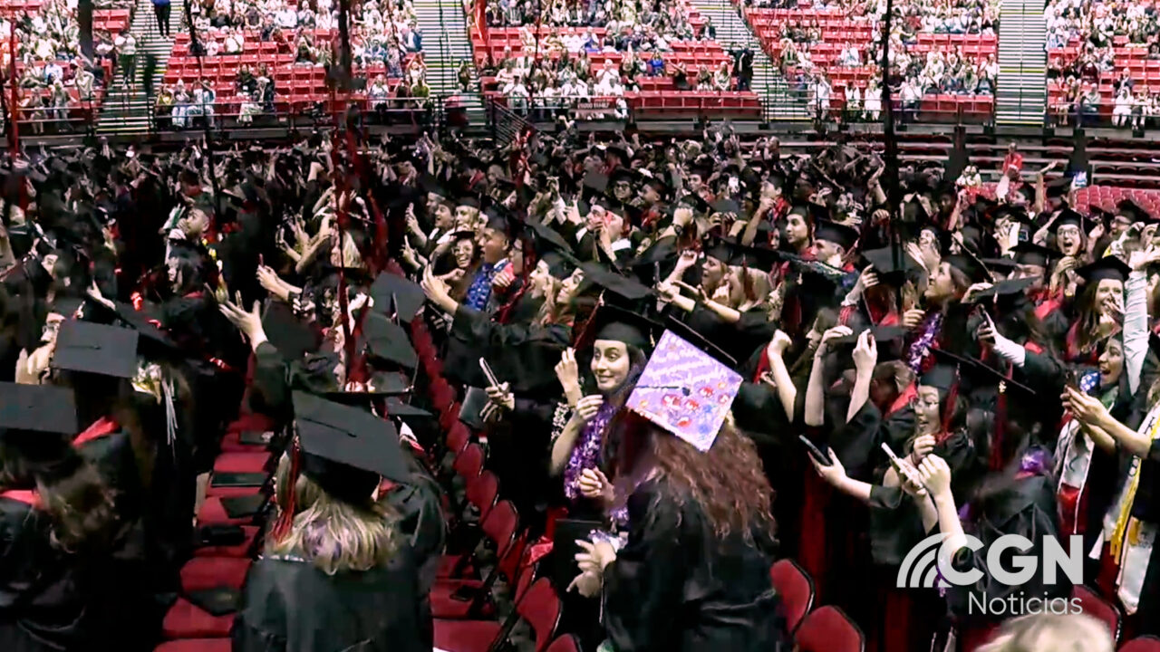 ¡DESFILAN GRADUADOS DE SDSU 2023!
