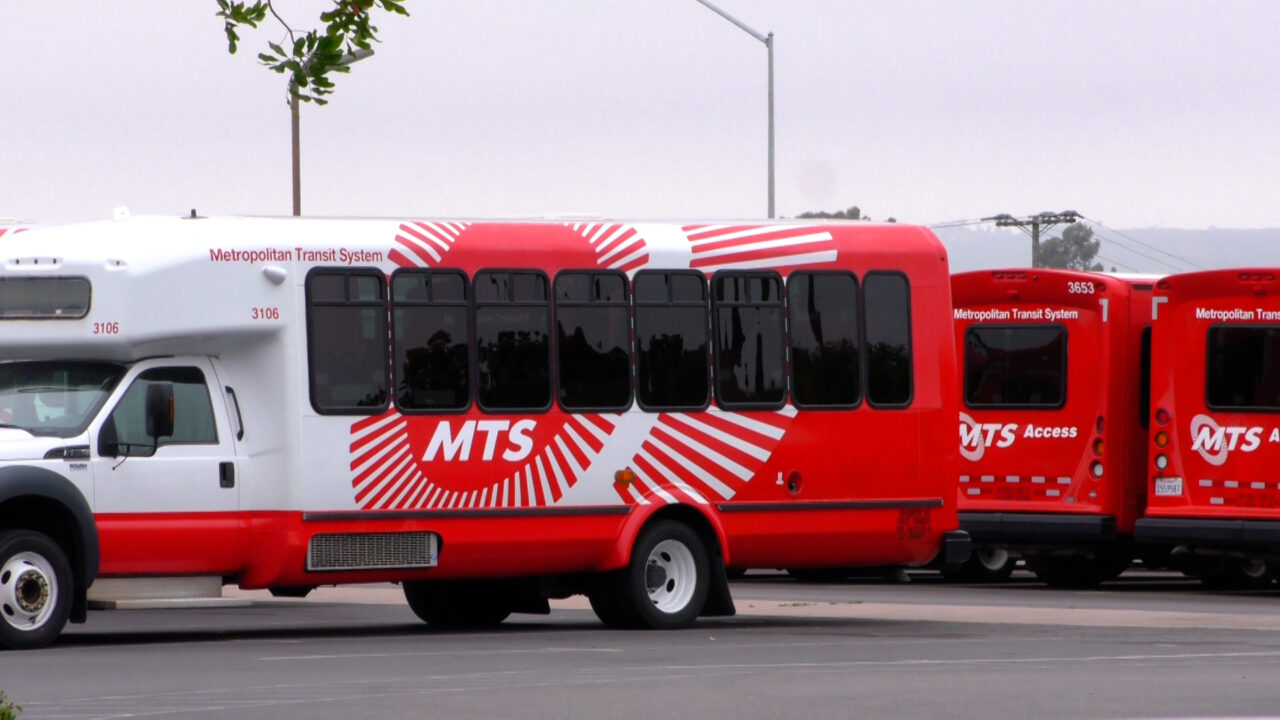 CRECE LA HUELGA DE TRANSPORTE PÚBLICO, AFECTANDO RUTAS EN SAN DIEGO