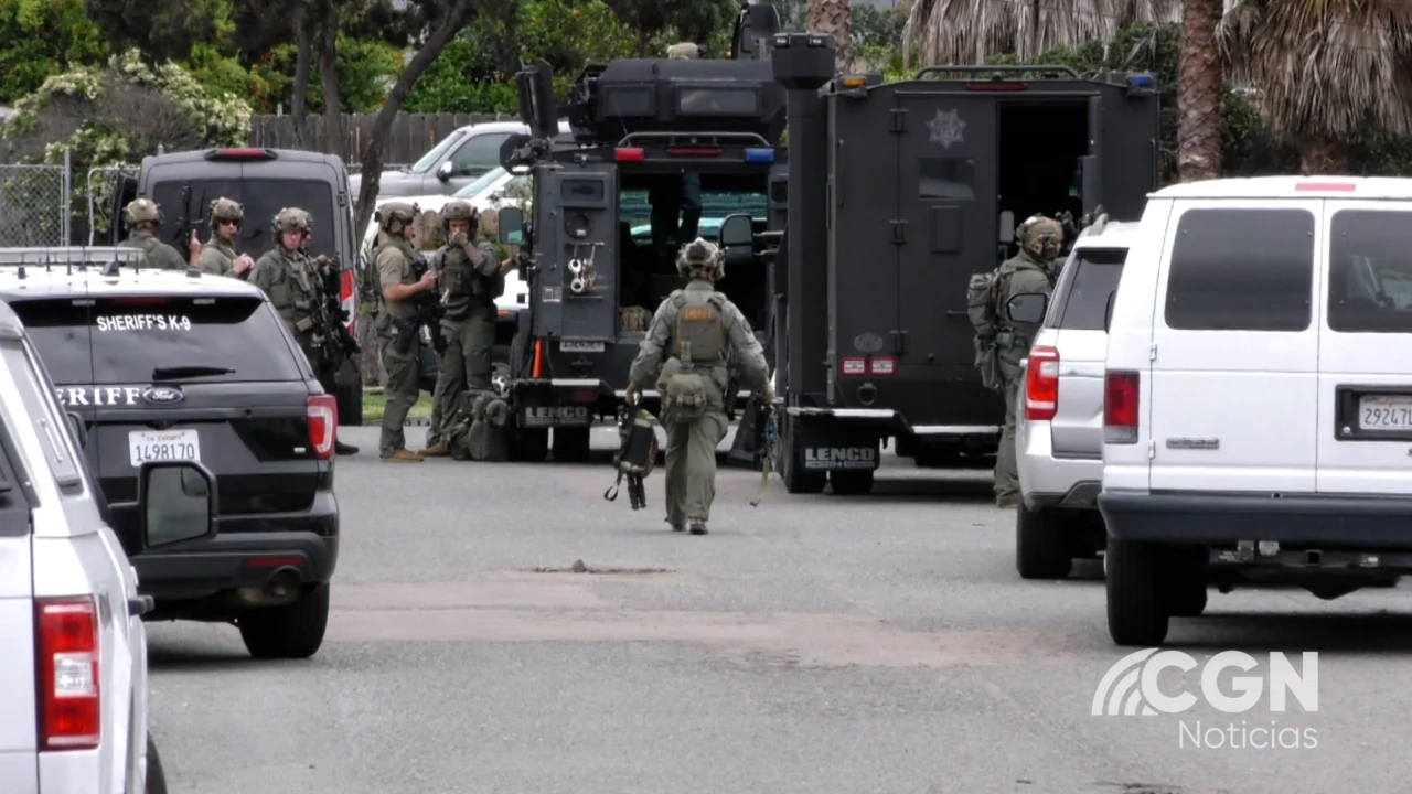 UN EX MILITAR ARMADO CON UN RIFLE AR-15 ABRE FUEGO CONTRA FAMILIA Y VECINOS