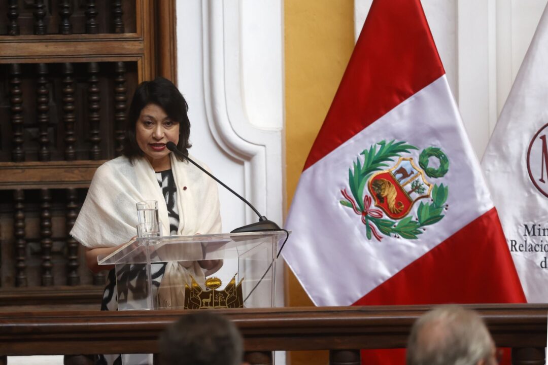 El gobierno peruano responde a los ataques de AMLO y Petro