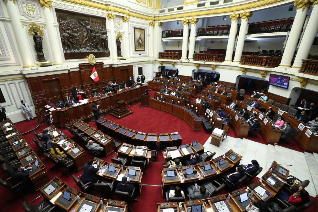 Investigan a congresistas denunciados por cortar sueldo de sus trabajadores