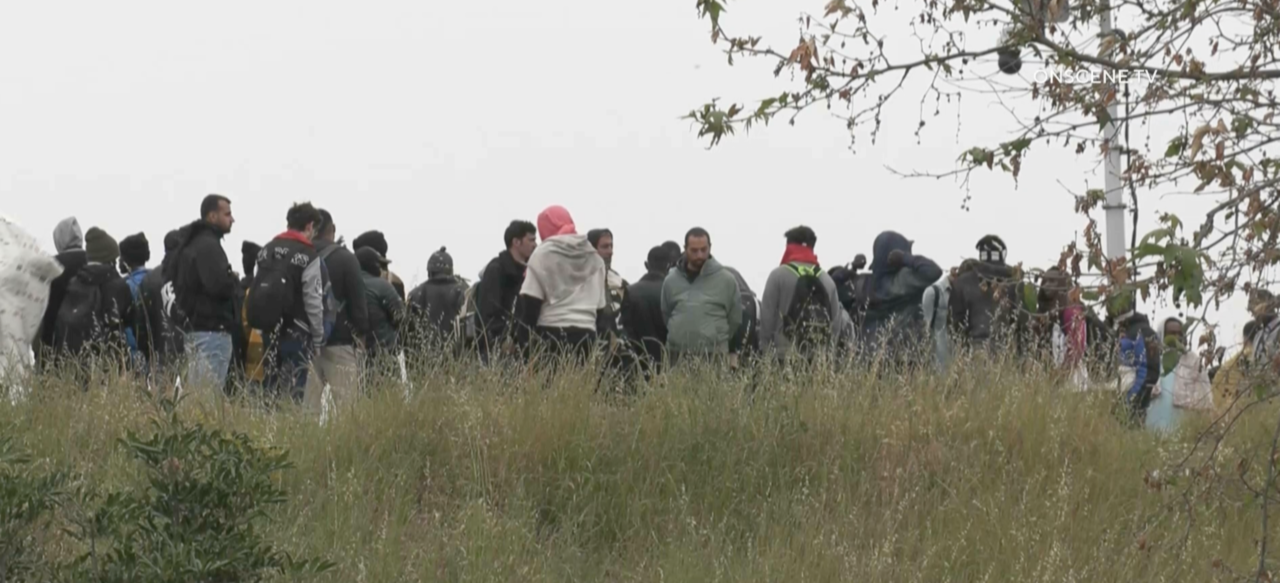 <strong>Un centenar de migrantes de África, detenidos en el valle del Río Tijuana.&nbsp;</strong>
