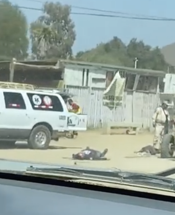 Masacre al sur de Ensenada. Se reportan hasta 11 civiles muertos.