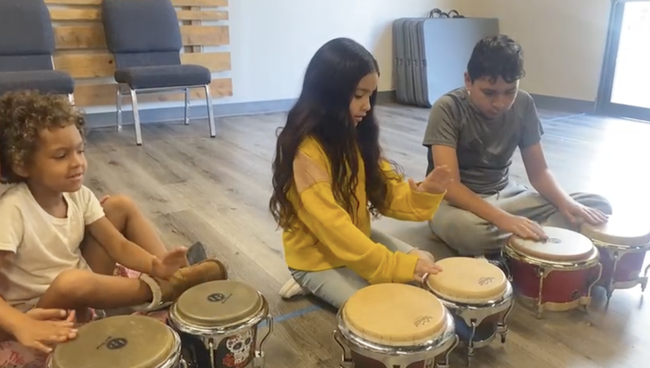 TRANSFORMANDO VIDAS A TRAVÉS DE LA MÚSICA
