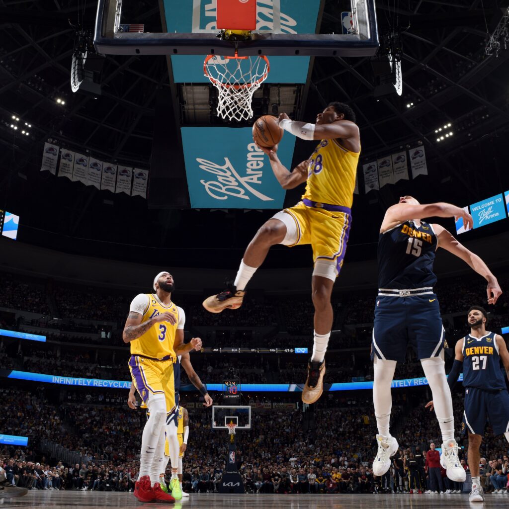 Lakers Volvió a Caer ante los Nuggets con un Gran Regreso en Casa por 103-108