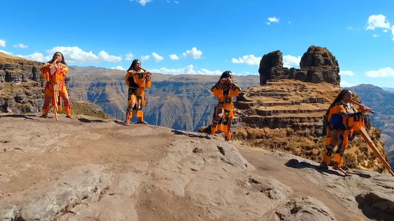 LA MÍSTICA ANDINA DEL GRUPO \"ALBORADA\" A TRAVÉS DE INSTRUMENTOS MUSICALES DE VIENTO INDÍGENAS