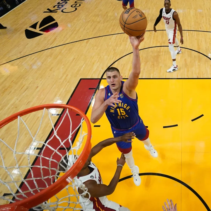 Nuggets Ganan en Miami y se colocan a 2 juegos del Título  