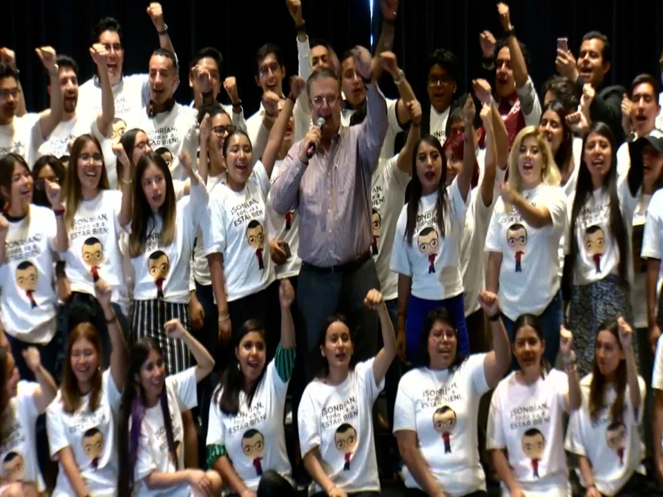 “Corcholatas” arrancan giras en busca de apoyo para convertirse en el abanderado.