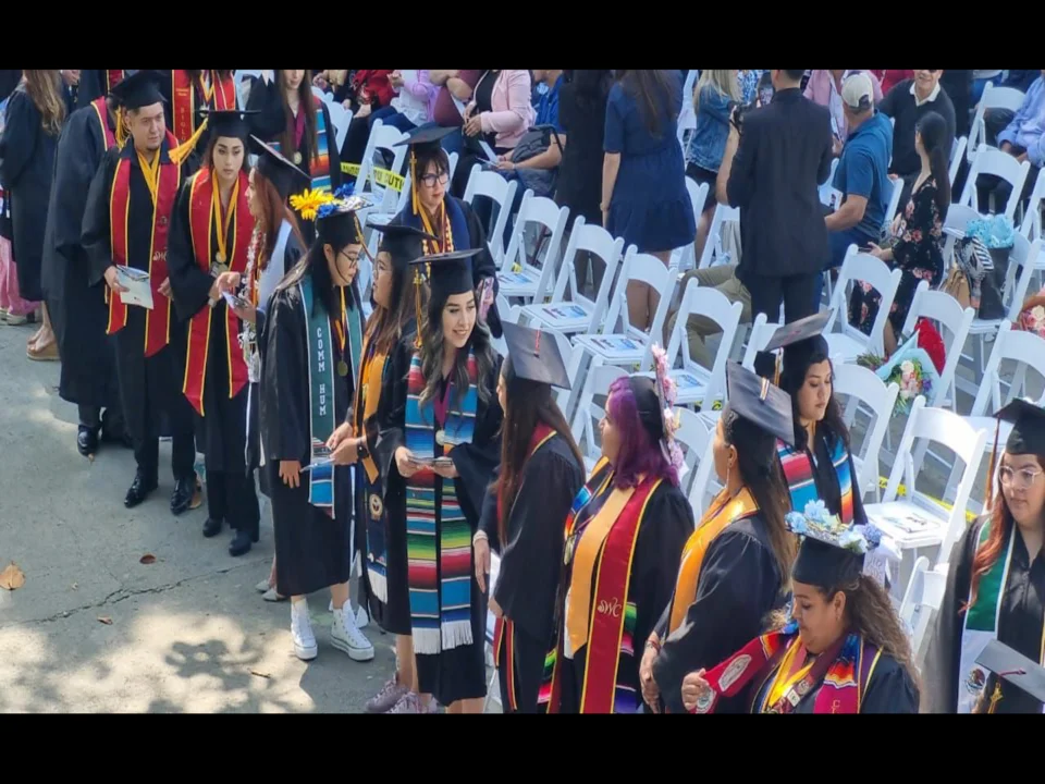 CELEBRAN CEREMONIA DE GRADUACIÓN BINACIONAL