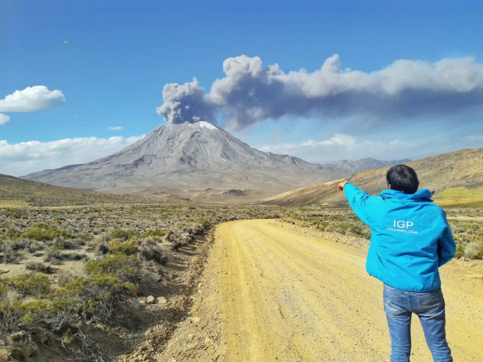 Perú en alerta por activación del volcán Ubinas 