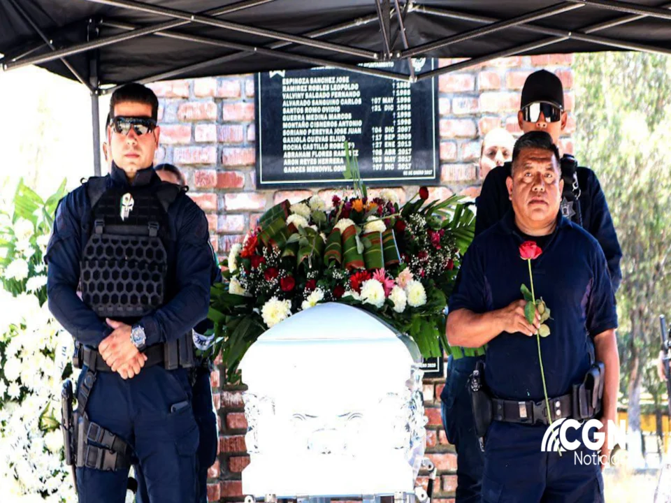 DAN LA DESPEDIDA A SUBCOMANDANTE DE TECATE