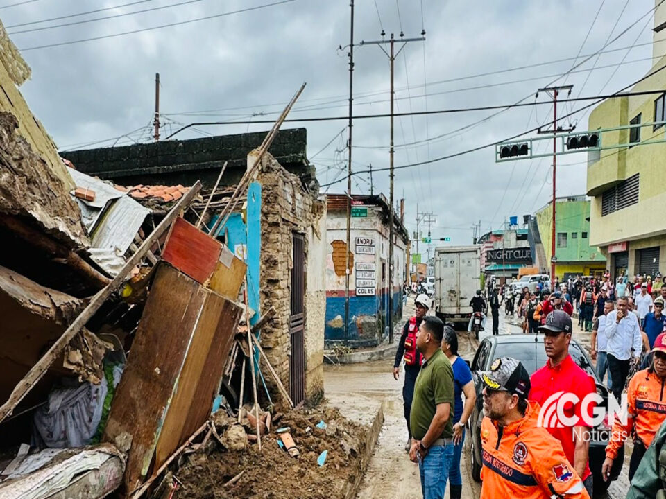 FUERTES LLUVIAS ARREMETEN EN EL LITORAL CENTRAL DE VENEZUELA