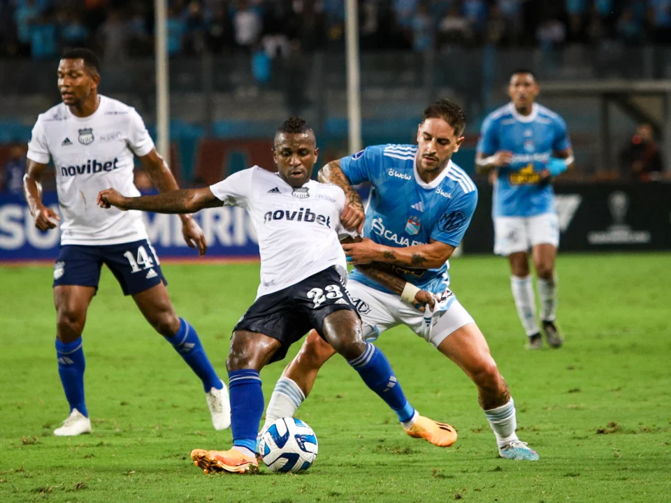 Universitario y Sporting Cristal, con desventaja en la Copa Sudamericana