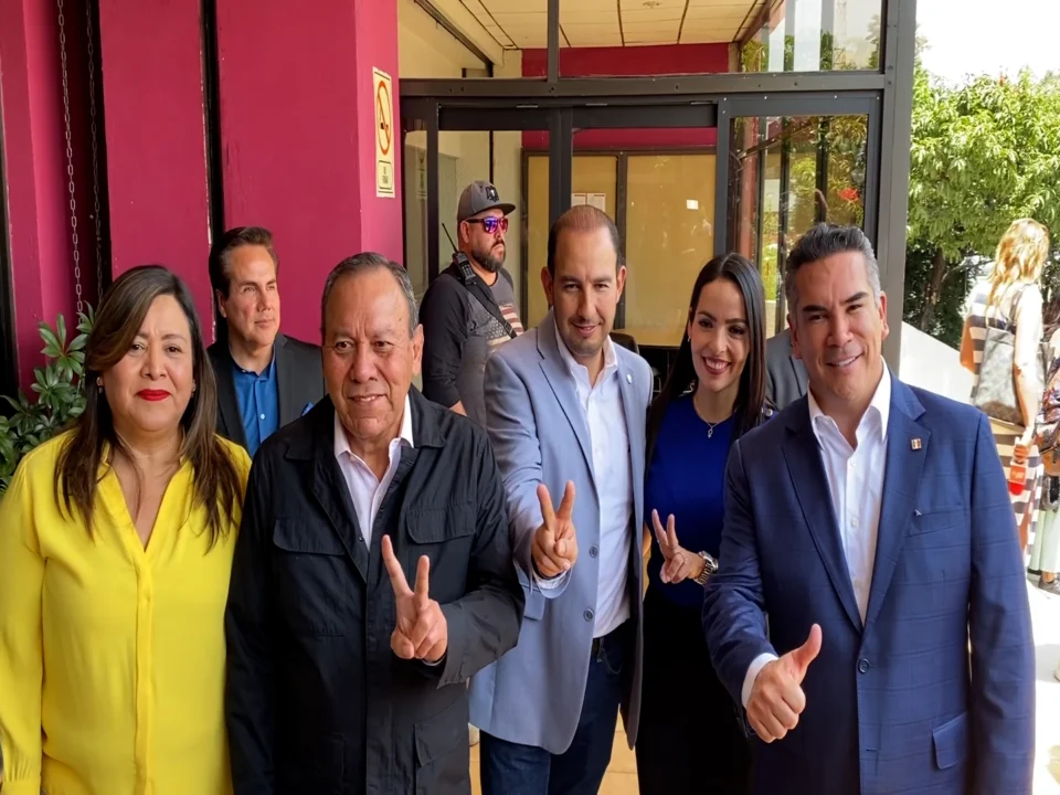 Va por México registraron formalmente al Frente Amplio por México ante el INE