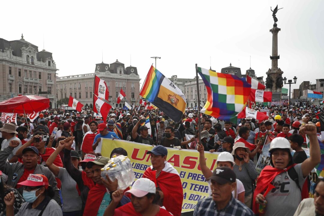 CONTINÚAN PROTESTAS DURANTE CELEBRACIONES POR FIESTAS PATRIAS DE PERÚ