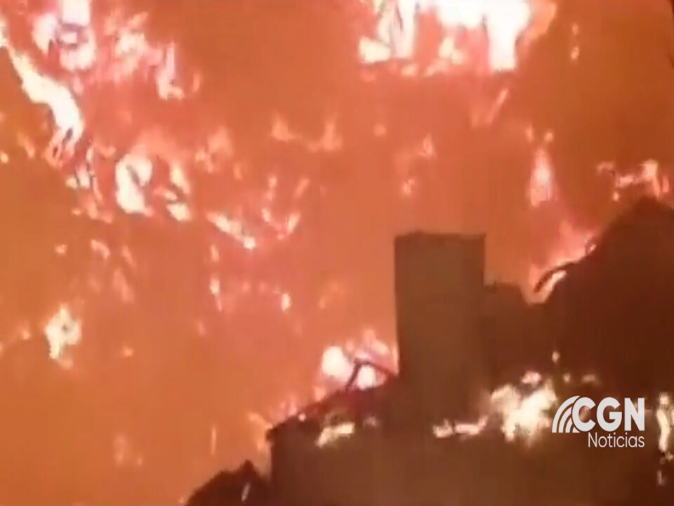 Incendio destruyó 80 casas y dejó decenas de familias damnificadas