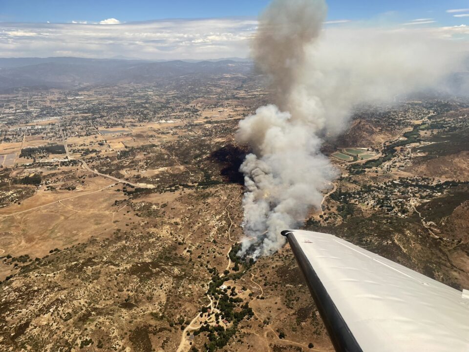 Incendio en San Diego, obligó a evacuar zona en riesgo. Aquí detalles de lo último en Ramona.