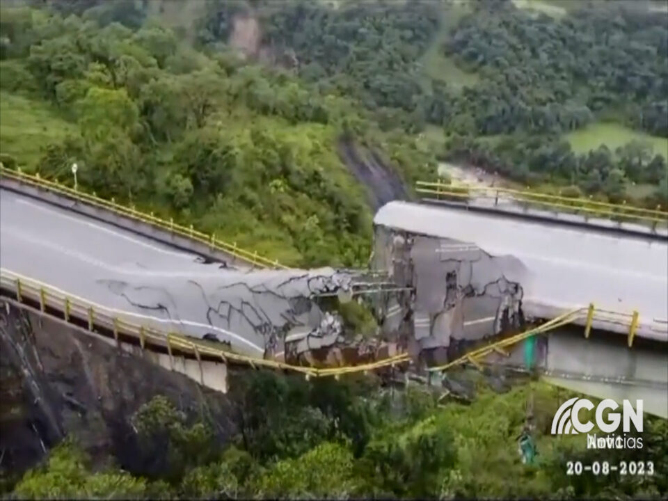 Emergencia por caída del puente Los Grillos en Boyacá