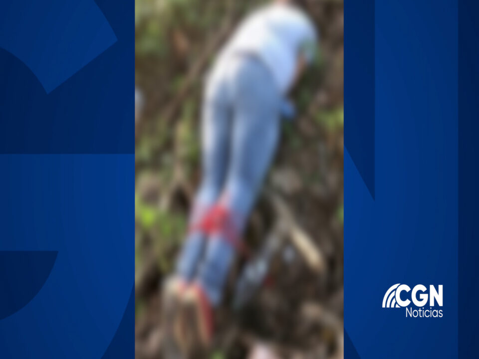 Fuga de presos durante una balacera. Asesinan a policía y abandonan el cuerpo