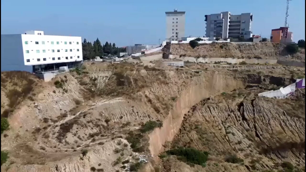 EDIFICIOS EN RIESGO Y DESLIZAMIENTO CONTINÚAN