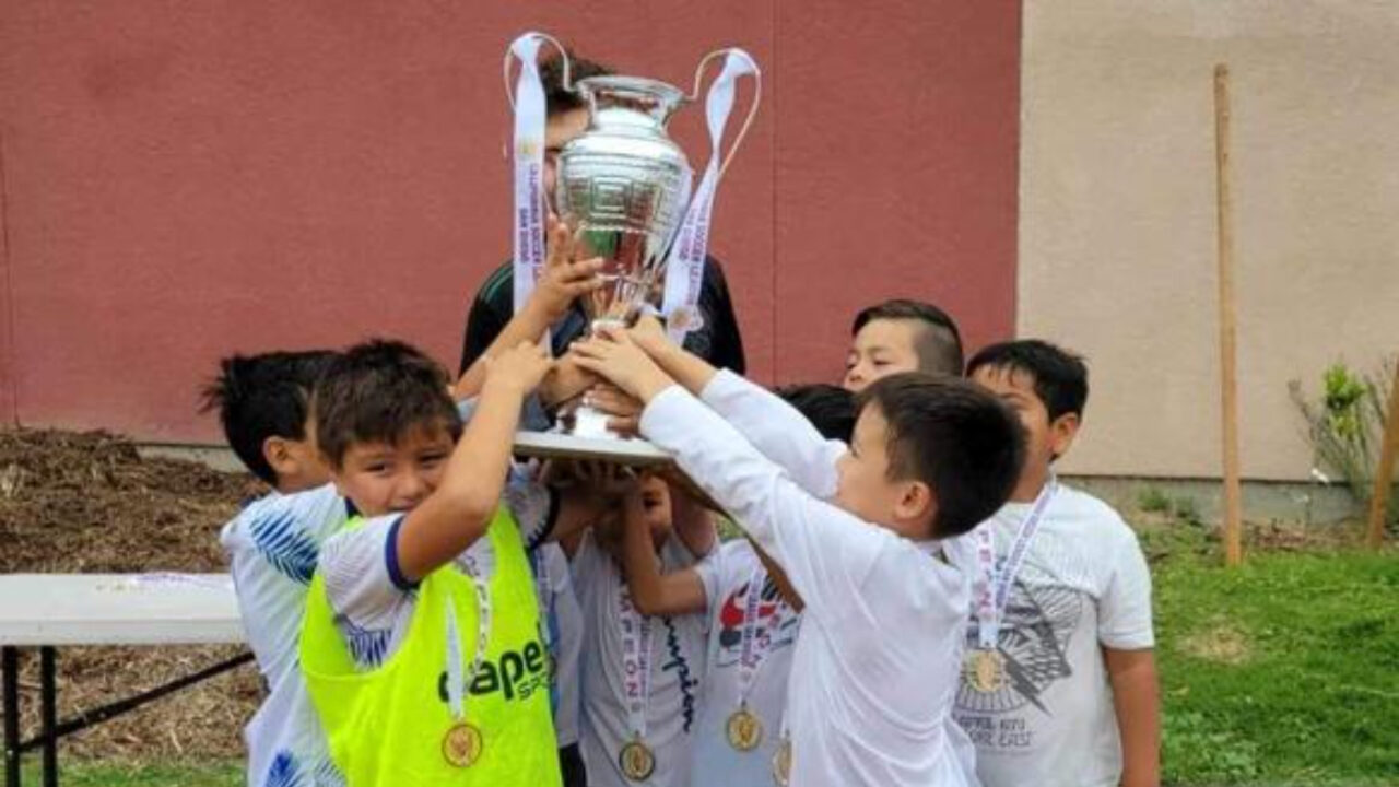 Niños de San Diego jugaron la Copa Independencia para celebrar la Herencia Hispana