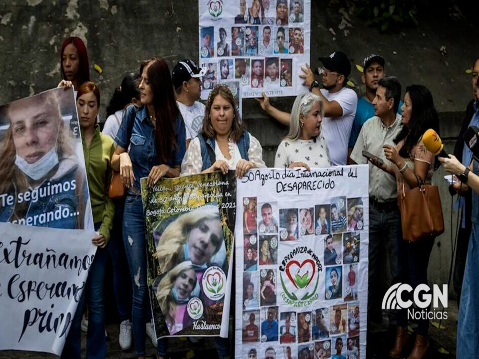 Madres venezolanas buscan a sus hijos en la frontera entre Colombia y Venezuela
