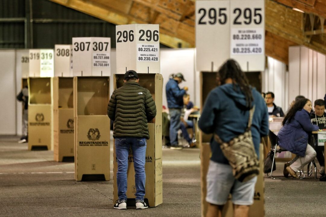 Candidatos a alcaldías en Colombia vinculados a grupos irregulares