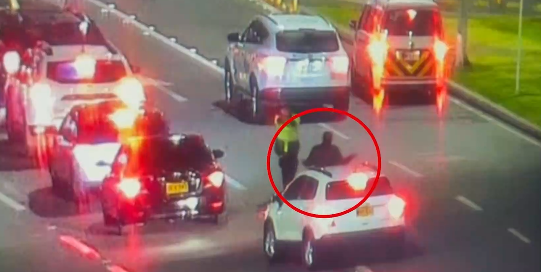 Ladrones roban a viajeros en el aeropuerto El Dorado de Bogotá, Colombia