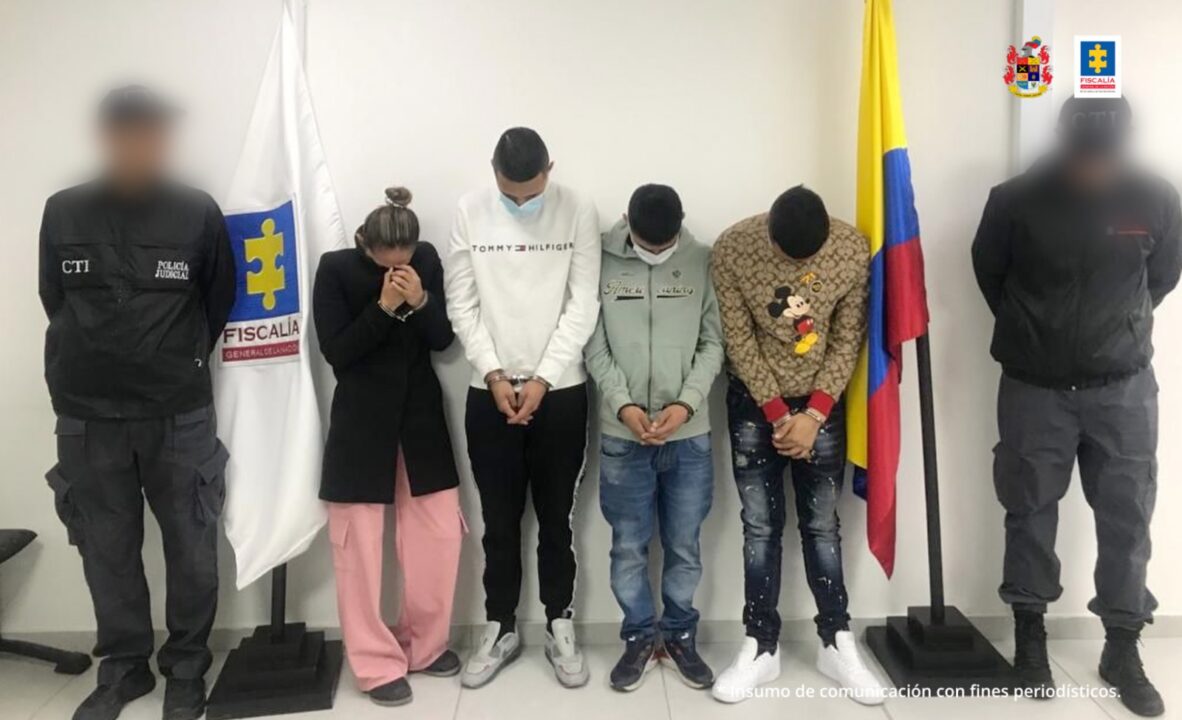 ¿Cómo roban apartamentos? Delincuentes fueron grabados sacando elementos de valor de los conjuntos residenciales  