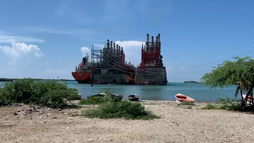 Contaminación: Pánico por daños provocados a litoral marino emitida por barcaza en el sur de RD