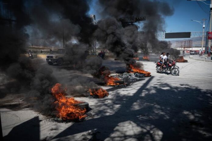 Mientras Haití intenta formalizar nuevo gobierno, las bandas continúan sembrando terror