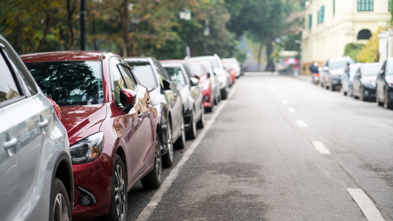 Debes mover mayores distancias tu auto para evitar multas: Aquí los detalles
