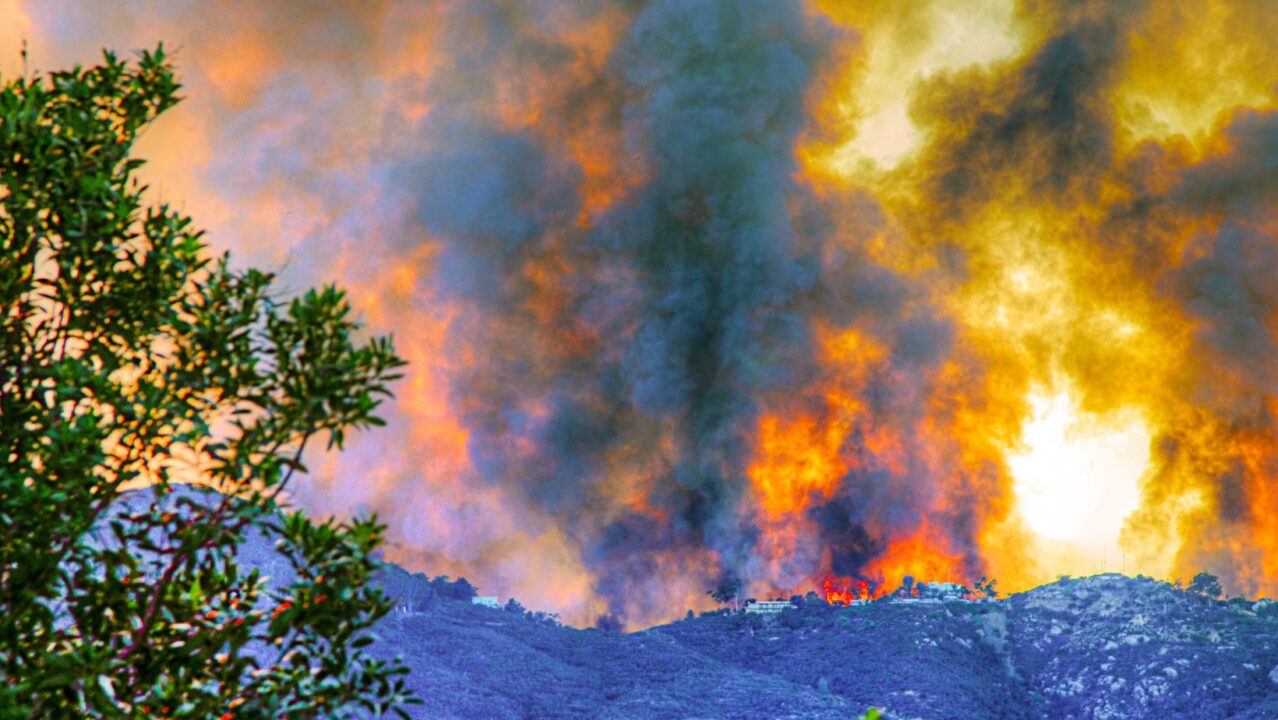 Incendios en San Diego: Condiciones críticas por vientos de Santa Ana
