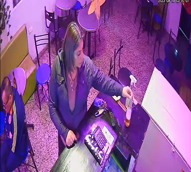 Video: mujer le puso droga en su trago, lo llevó a su casa y le robó $25 millones