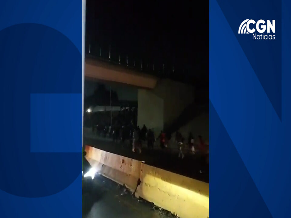 Segunda ola de migrantes en Tijuana intentan cruzar de manera masiva a EEUU