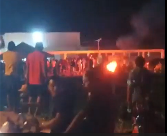 Simpatizantes de candidato destruyen y queman registraduría en Manaure