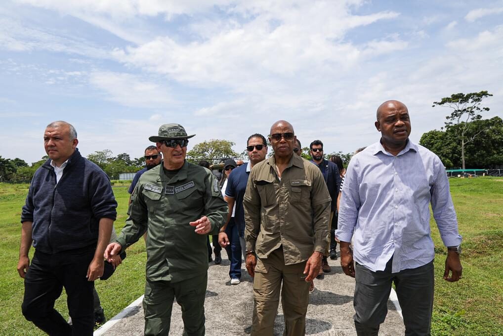 Alcalde de Nueva York, Eric Adams, visitó Necoclí zona afectada por el tráfico de migrantes