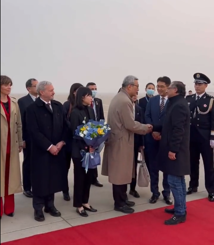 Presidente Petro llegó a China, donde hablará de la refinanciación de la deuda y la red ferroviaria de Colombia 