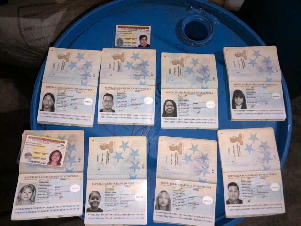 Hallados 8 pasaportes de los 38 venezolanos desparecidos de la Isla de San Andrés en Colombia