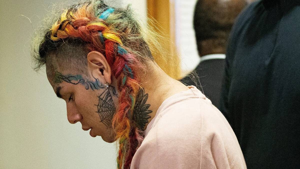 Tekashi sigue preso, jueza dará a conocer decisión el martes