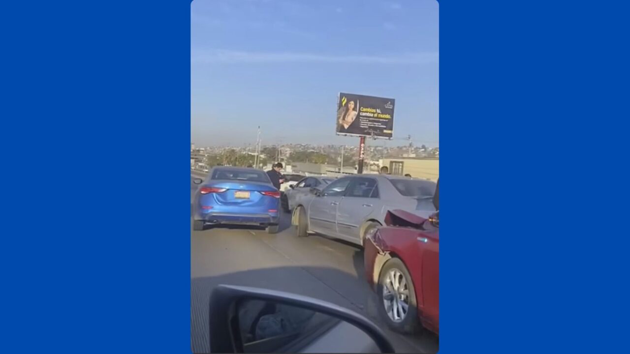 Infernal tráfico en Tijuana: Reportan saturada la Vía Rápida Poniente