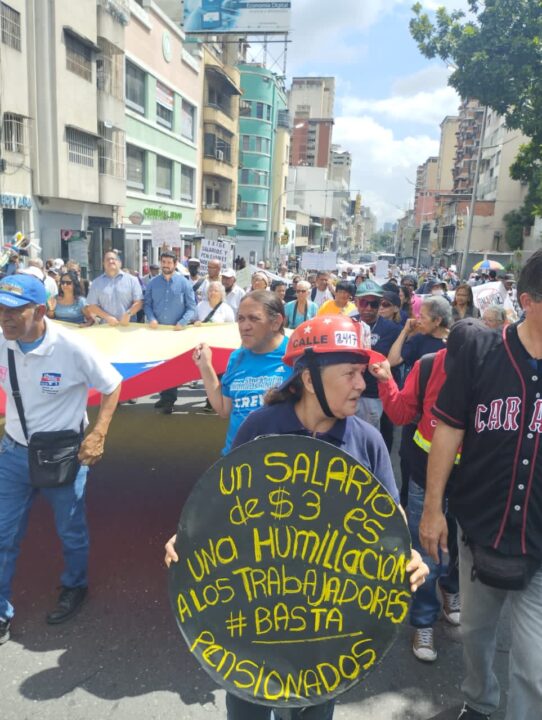 Trabajadores en Venezuela protestan por  mejoras salariales